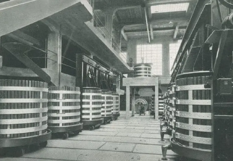 Image d'archive des anciens pressoirs de La Cave de Genève