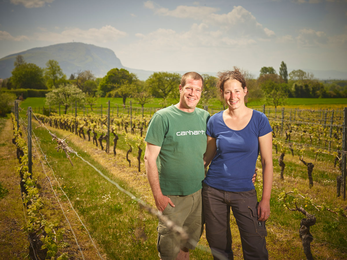 Déborah et Patrick Wegmuller Déborah et Patrick Wegmuller dans leur vignes