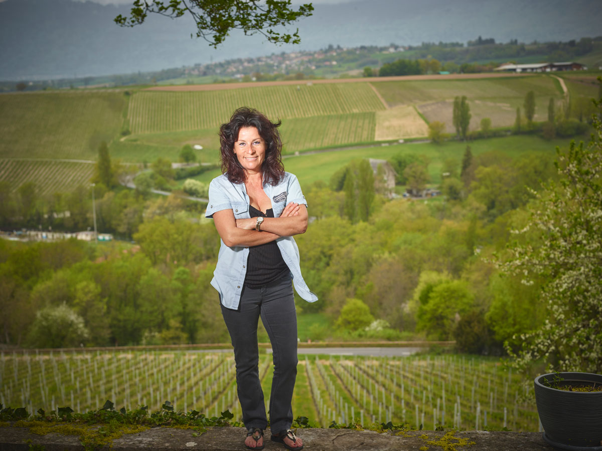 Laurence Duez-Pittet Laurence Duez-Pittet devant ses vignes à Russin
