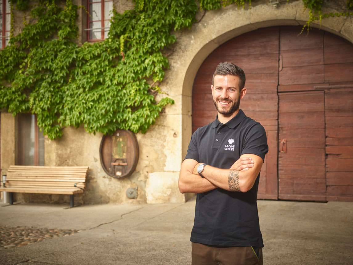 Ludovic Penet Ludovic Penet devant sa ferme