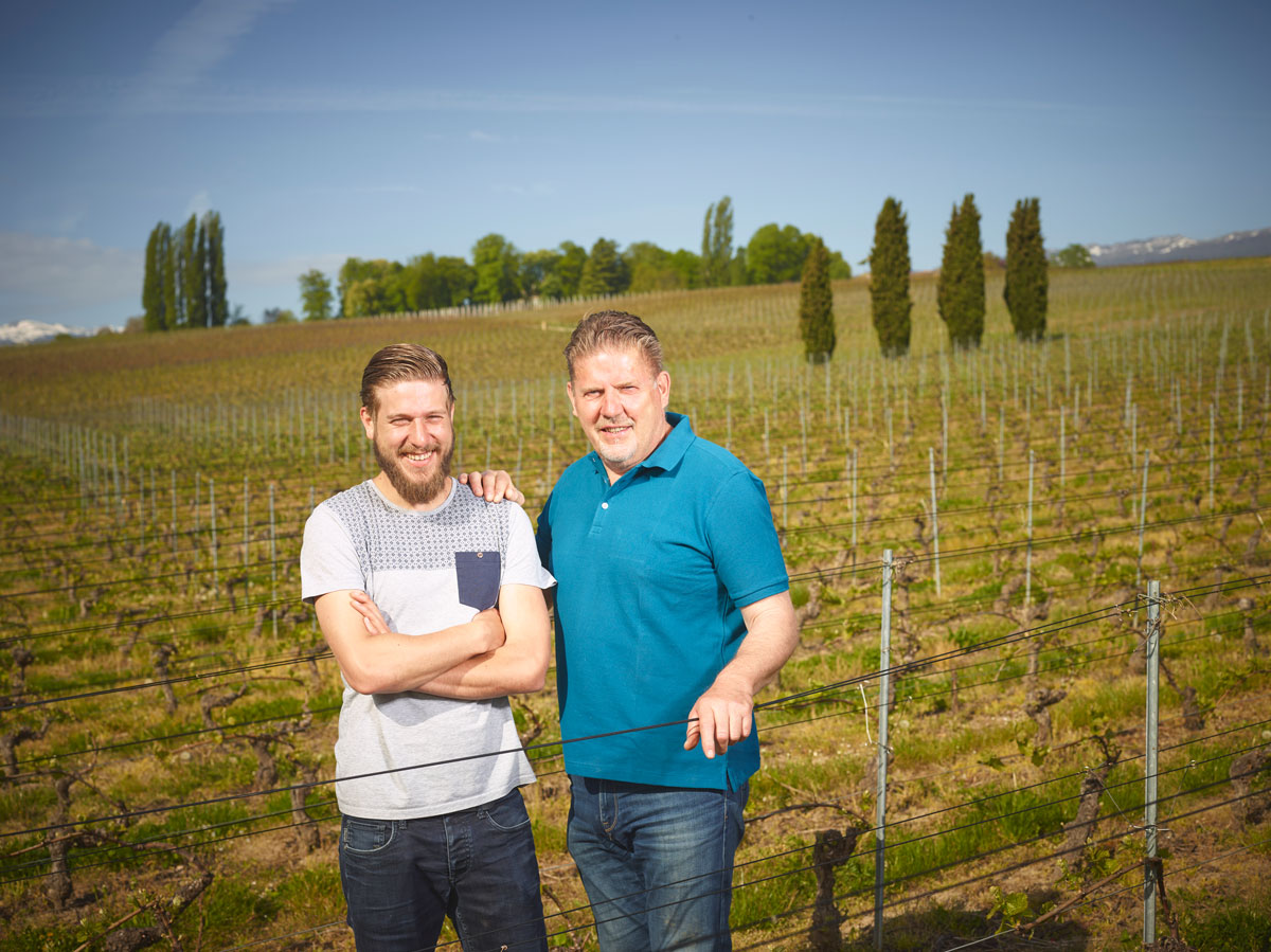 Patrick et Julien Abbe dans leurs vignes