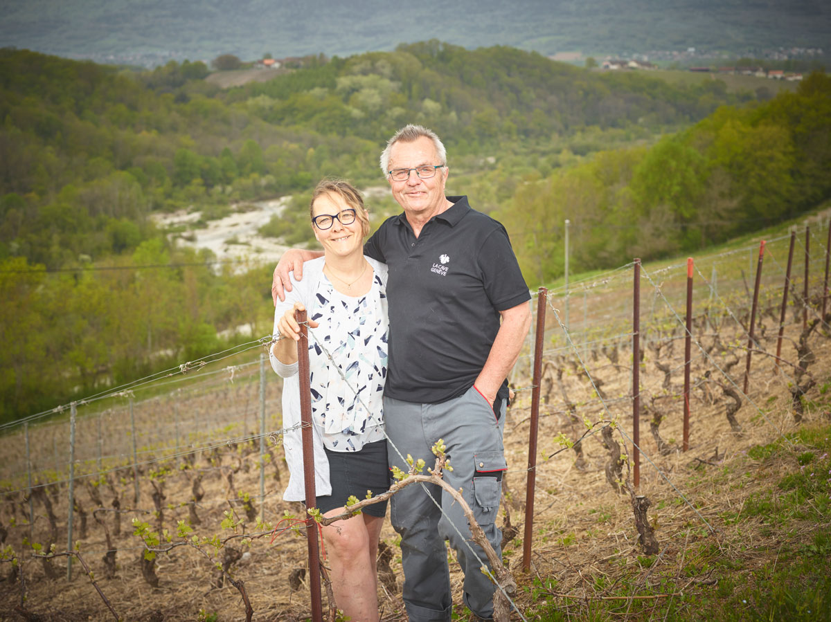 Denis Girardet Denis Girardet et sa femme dans leurs vignes à Russin