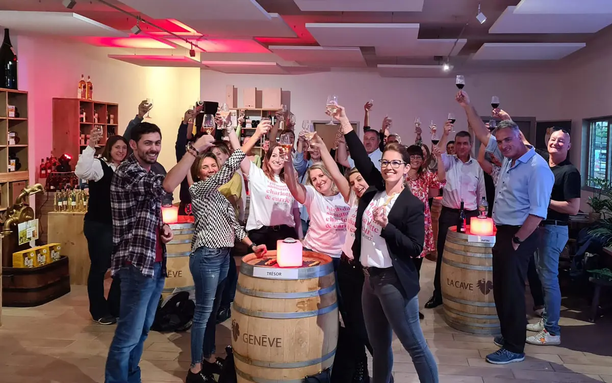 Des invités lors de la soirée Blind Test au cellier de La Cave de Genève